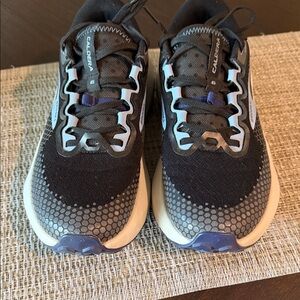Brooks Caldera 6 Trail Shoe. Women’s 8.5